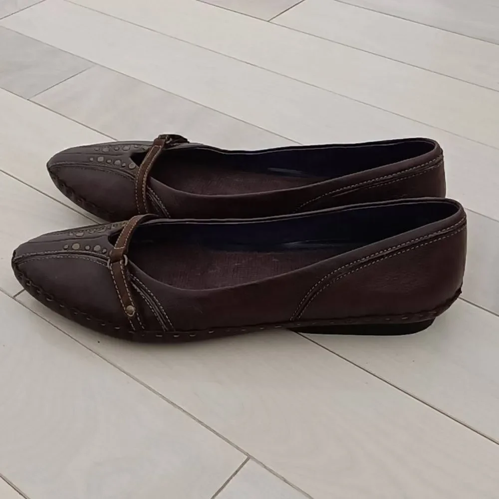 Indigo by Clarks Women's Brown Leather Pointed Toe Slip-On Loafers Size 8.5
